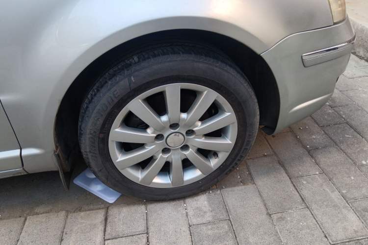 Used Volkswagen Passat 2007 1.8T Automatic Luxury Model Right Front Wheel Hub