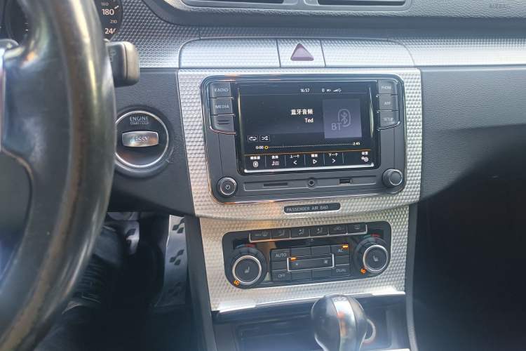 Used Volkswagen Passat 2008 R36 Estate Audio And AC Panel