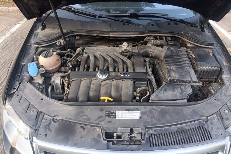 Used Volkswagen Passat 2008 R36 Estate Engine Bay