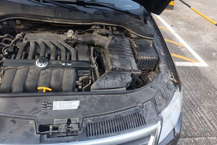 Used Volkswagen Passat 2008 R36 Estate Engine Bay Left