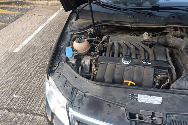 Used Volkswagen Passat 2008 R36 Estate Engine Bay Right