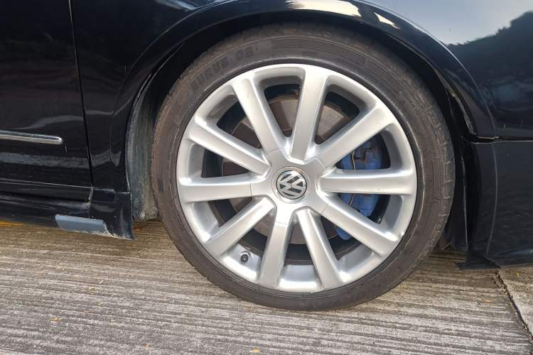 Used Volkswagen Passat 2008 R36 Estate Right Front Wheel Hub