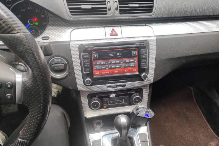 Used Volkswagen Passat 2008 R36 Estate Audio And AC Panel