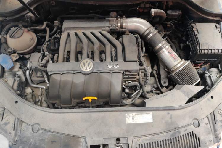 Used Volkswagen Passat 2008 R36 Estate Engine Bay