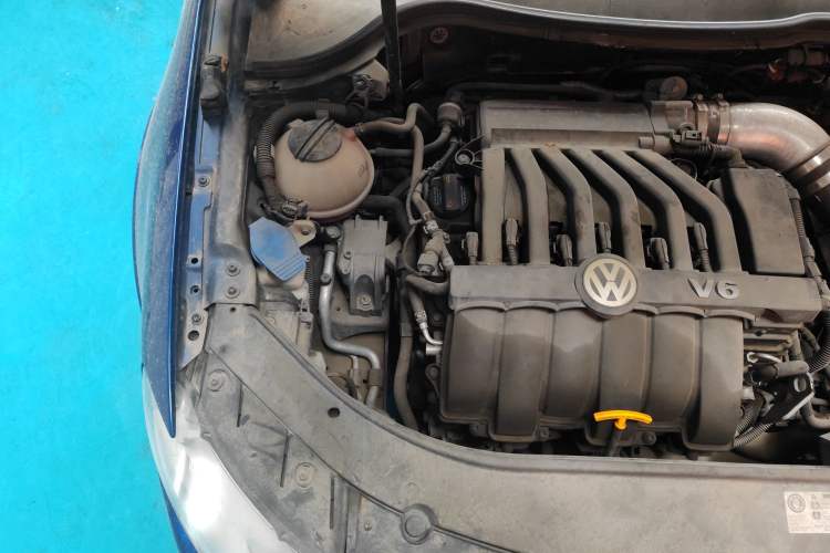 Used Volkswagen Passat 2008 R36 Estate Engine Bay Right