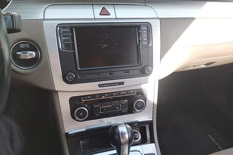 Used Volkswagen Passat 2008 R36 3.6 I FSI Audio And AC Panel