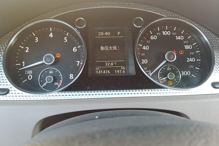 Used Volkswagen Passat 2008 R36 3.6 I FSI Odometer Close Up
