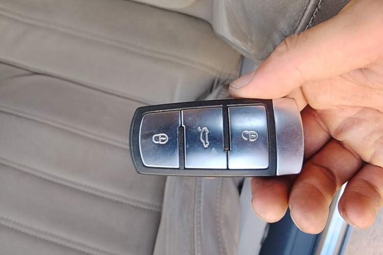 Used Volkswagen Passat 2008 R36 3.6 I FSI Vehicle Key