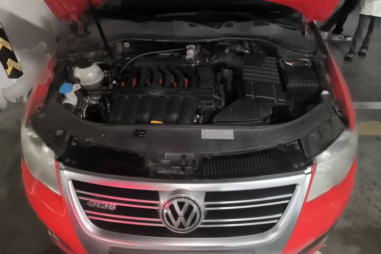 Used Volkswagen Passat 2008 R36 Estate Engine Bay