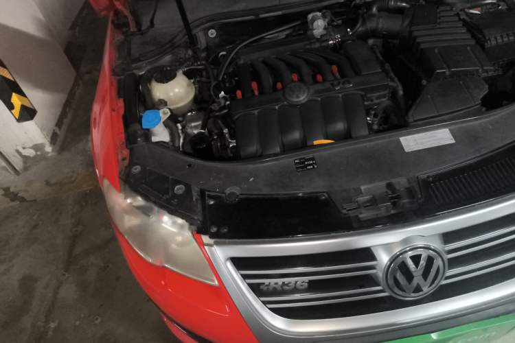 Used Volkswagen Passat 2008 R36 Estate Engine Bay Right
