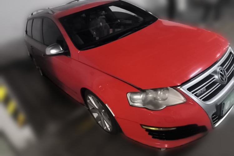Used Volkswagen Passat 2008 R36 Estate Front Right 45 Deg