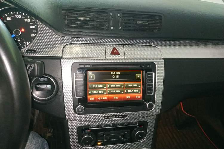 Used Volkswagen Passat 2008 R36 Estate Audio And AC Panel