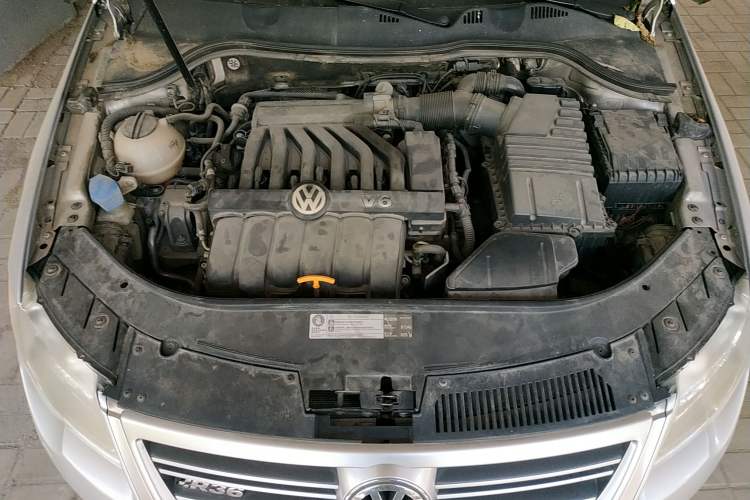 Used Volkswagen Passat 2008 R36 Estate Engine Bay