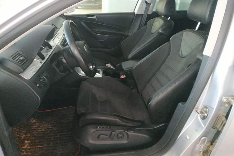 Used Volkswagen Passat 2008 R36 Estate Left Front Seat
