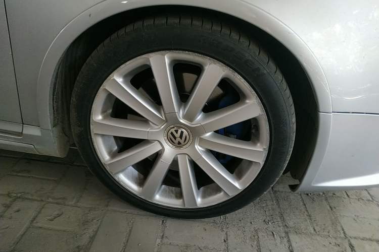 Used Volkswagen Passat 2008 R36 Estate Right Front Wheel Hub