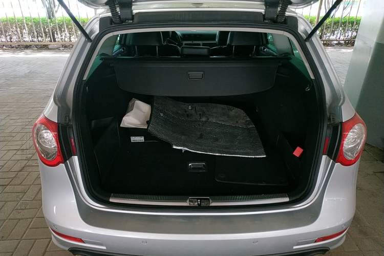 Used Volkswagen Passat 2008 R36 Estate Trunk