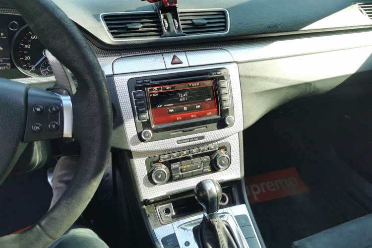 Used Volkswagen Passat 2008 R36 Estate Audio And AC Panel