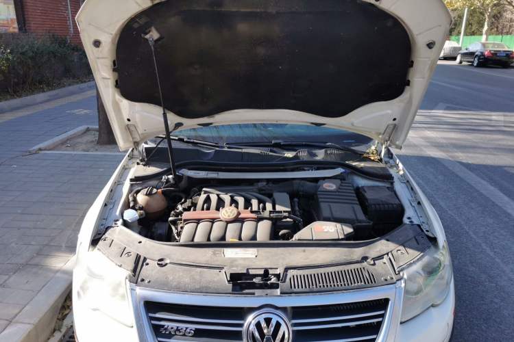Used Volkswagen Passat 2008 R36 Estate Engine Bay