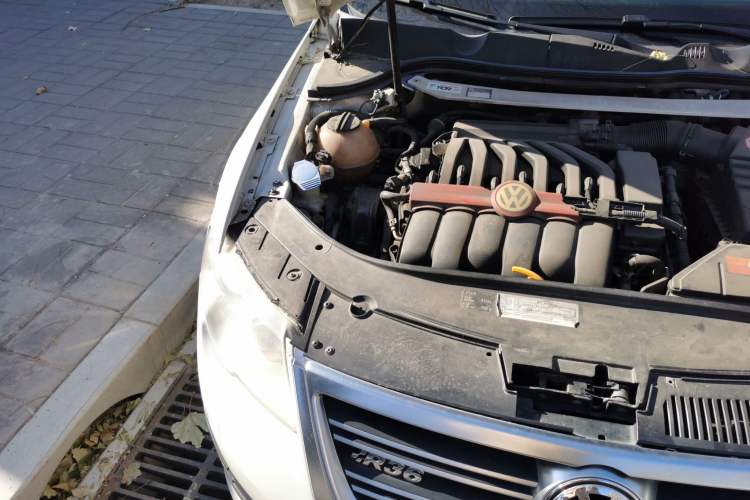 Used Volkswagen Passat 2008 R36 Estate Engine Bay Right