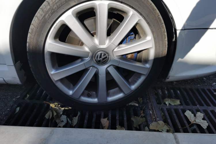 Used Volkswagen Passat 2008 R36 Estate Right Front Wheel Hub