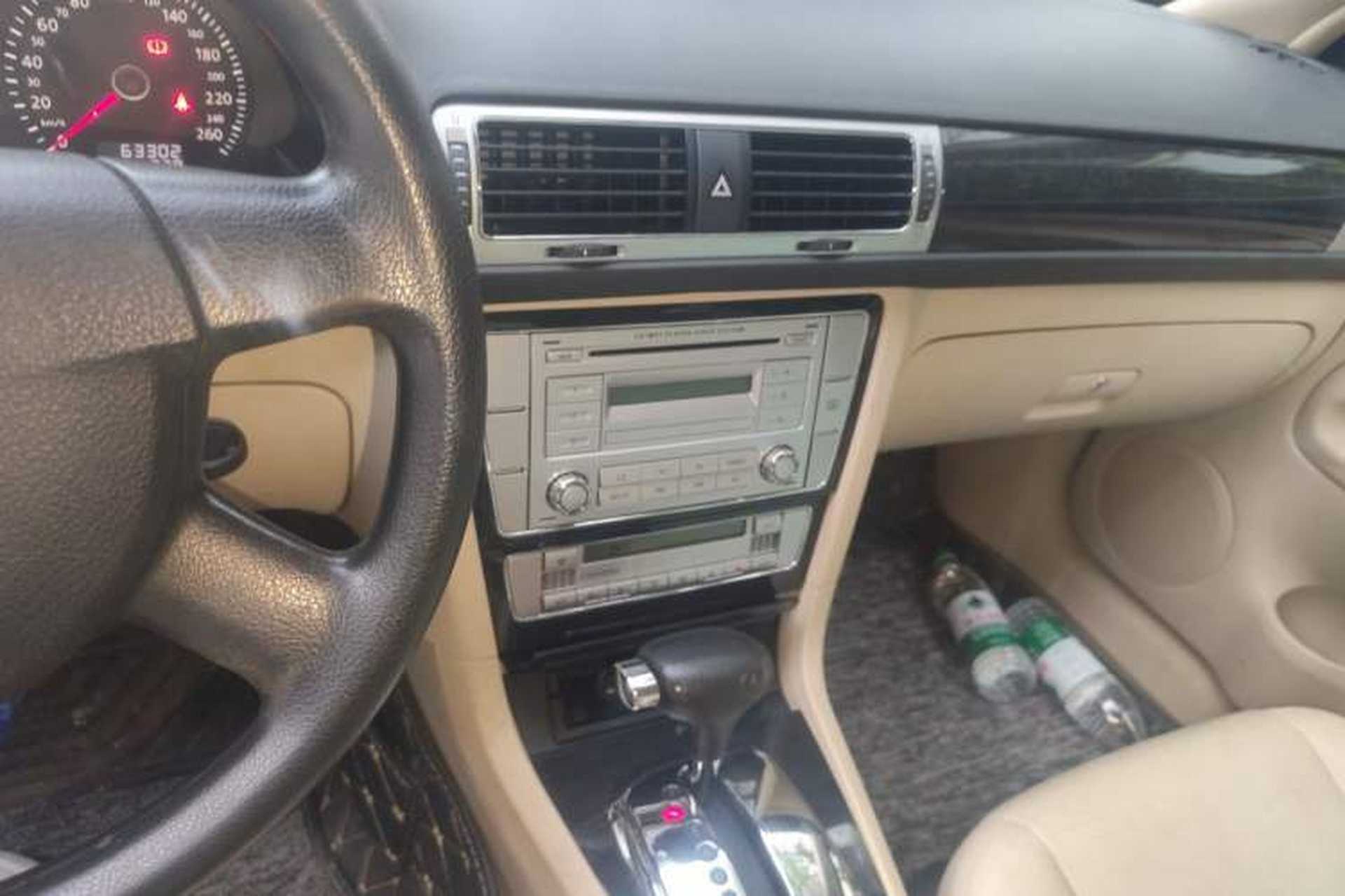 Used Volkswagen Passat 2009 2.0L MFI Automatic Luxury Edition Audio And AC Panel