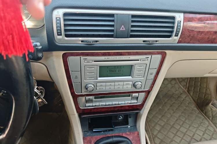 Used Volkswagen Passat 2009 1.8T Manual Luxury Edition Audio And AC Panel