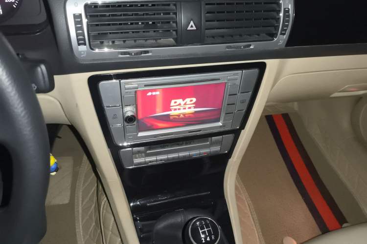 Used Volkswagen Passat 2009 1.8T Manual Luxury Model Audio And AC Panel