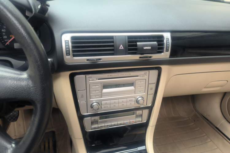 Used Volkswagen Passat 2009 1.8T Manual Luxury Model Audio And AC Panel