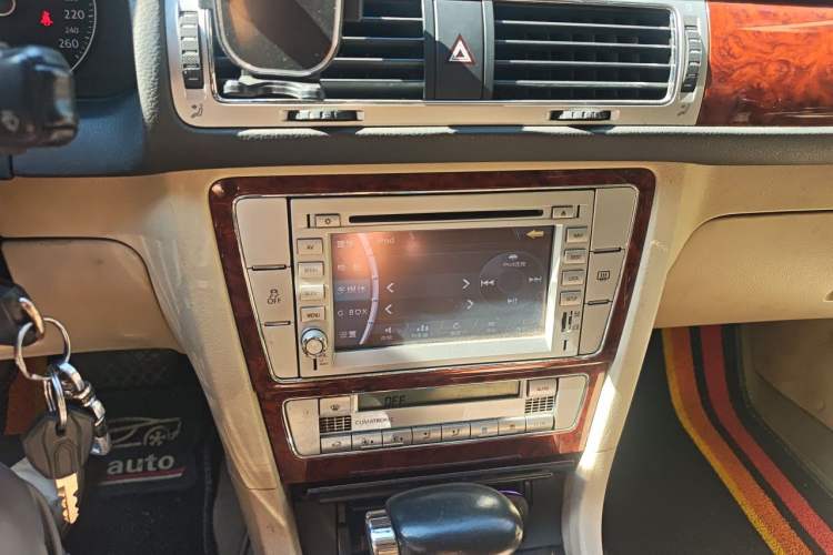 Used Volkswagen Passat 2009 1.8T Automatic Luxury Edition Audio And AC Panel