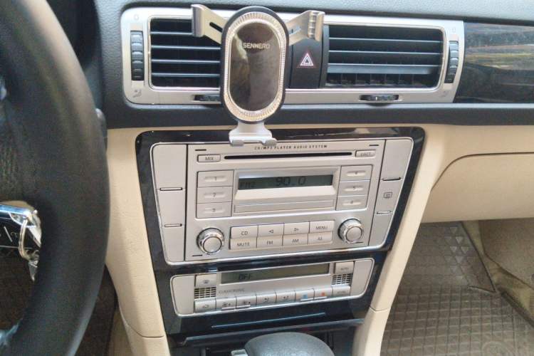 Used Volkswagen Passat 2009 2.0L MFI Automatic Luxury Edition Audio And AC Panel