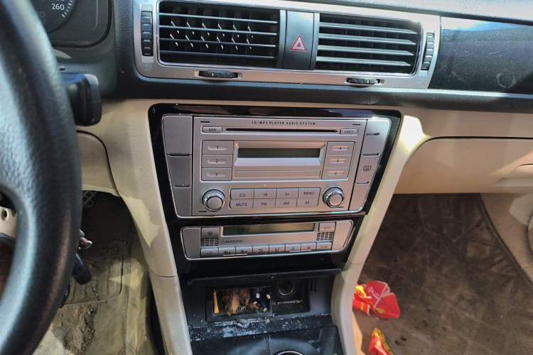 Used Volkswagen Passat 2009 2.0L MFI Manual Luxury Edition Audio And AC Panel