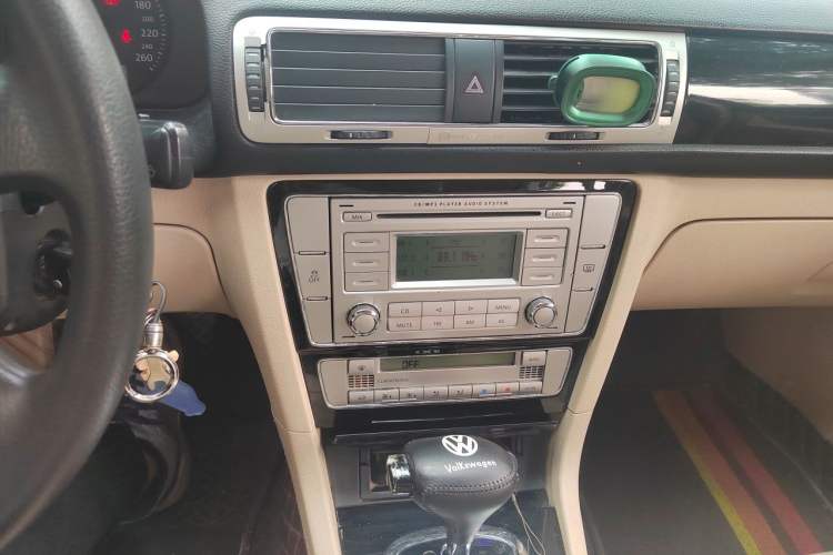 Used Volkswagen Passat 2009 1.8T Automatic Luxury Edition Audio And AC Panel