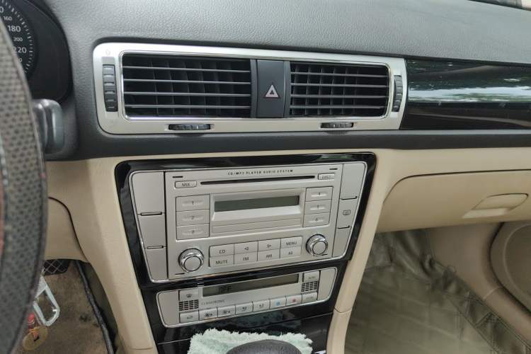 Used Volkswagen Passat 2009 2.0L MFI Automatic Luxury Edition Audio And AC Panel