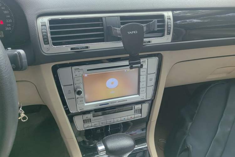 Used Volkswagen Passat 2009 1.8T Automatic Luxury Edition Audio And AC Panel