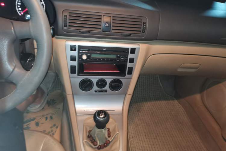 Used Volkswagen Passat 2009 2.0L MFI Manual Luxury Edition Audio And AC Panel