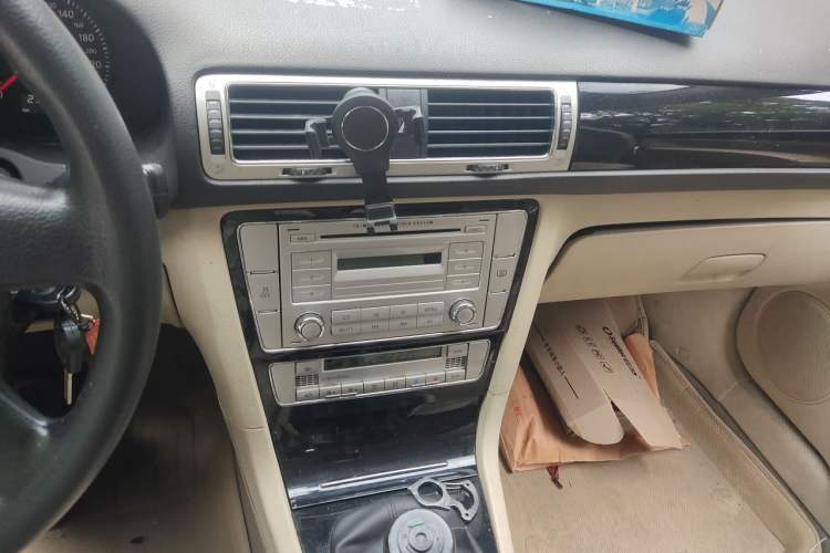 Used Volkswagen Passat 2009 1.8T Manual Luxury Model Audio And AC Panel