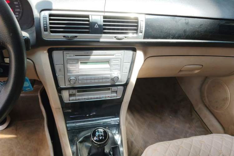 Used Volkswagen Passat 2009 1.8T Manual Luxury Model Audio And AC Panel