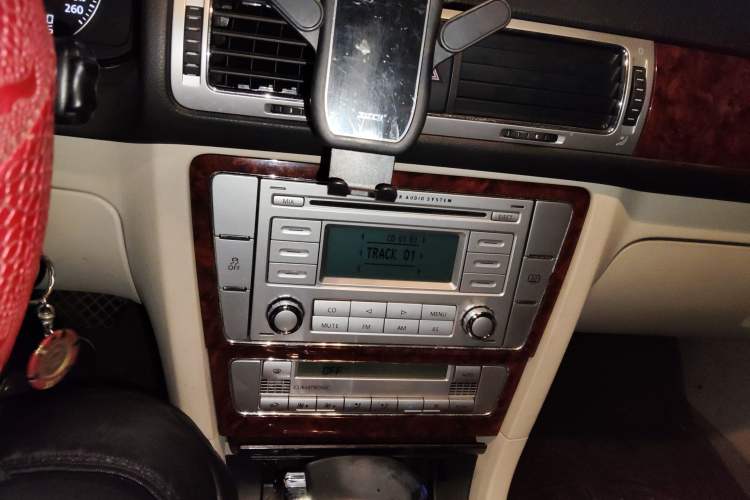 Used Volkswagen Passat 2009 1.8T Automatic Luxury Edition Audio And AC Panel