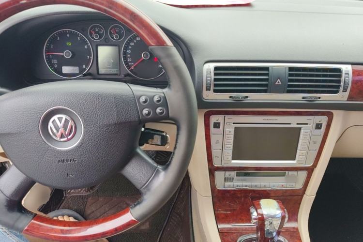 Used Volkswagen Passat 2009 1.8T Automatic Zunjie Model Center Console