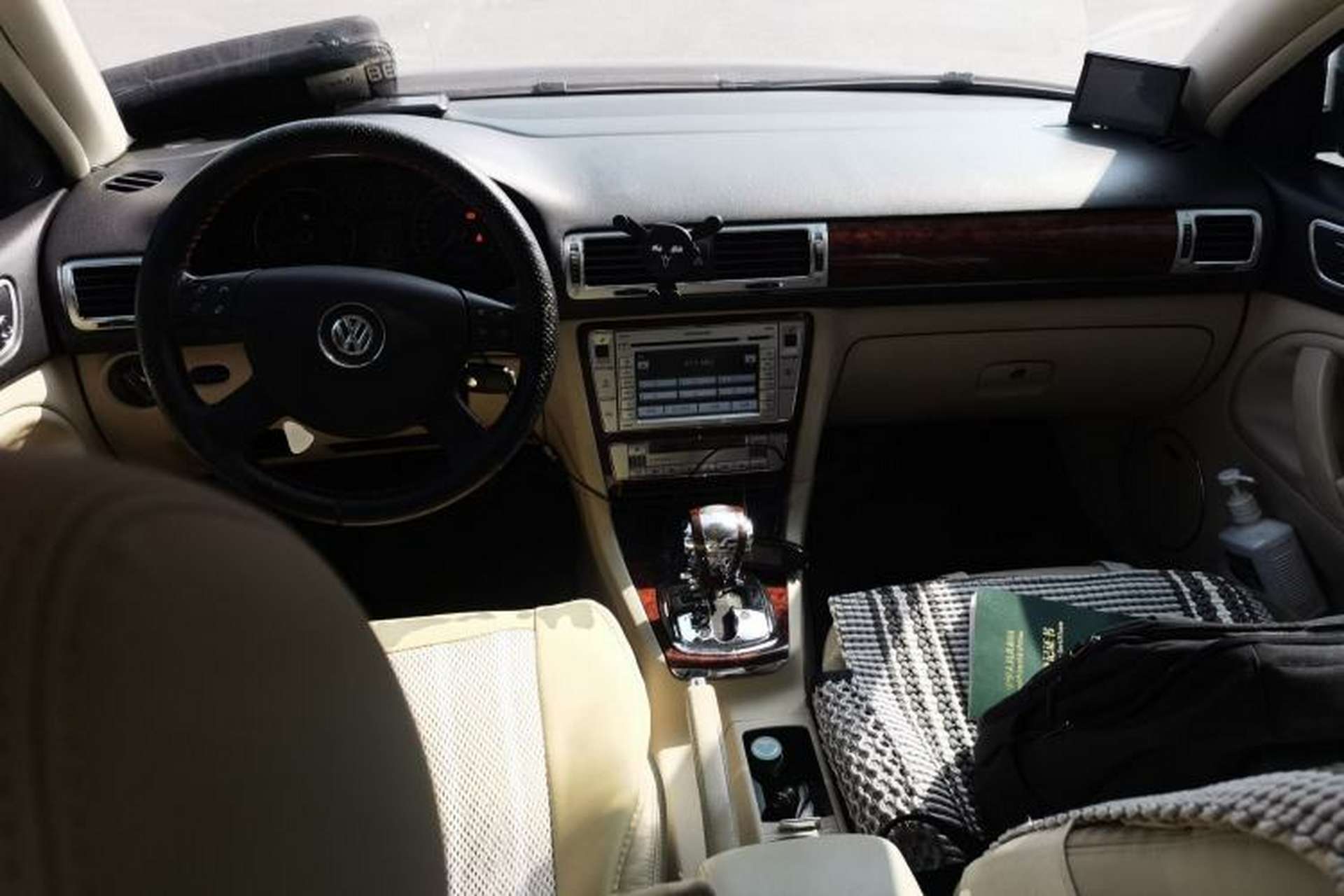 Used Volkswagen Passat 2009 1.8T Automatic Zunjie Model Center Console