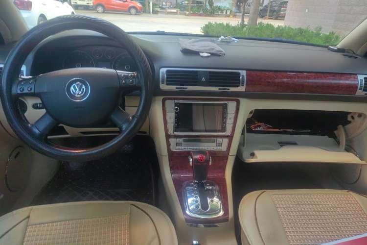 Used Volkswagen Passat 2009 1.8T Automatic Luxury Edition Center Console