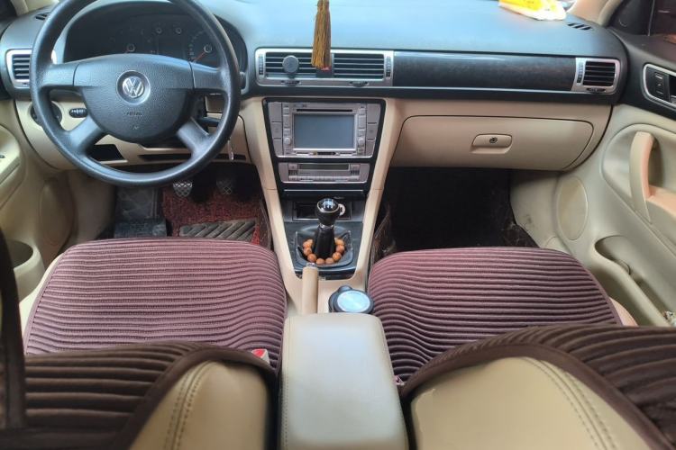 Used Volkswagen Passat 2009 1.8T Manual Luxury Model Center Console