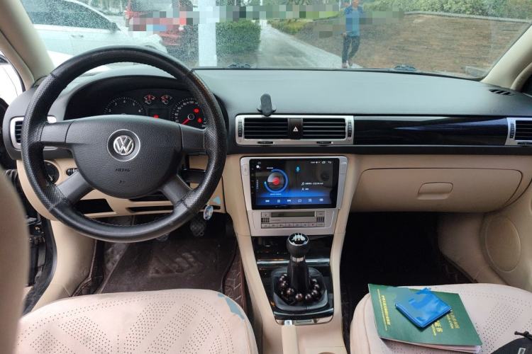 Used Volkswagen Passat 2009 1.8T Manual Luxury Model Center Console