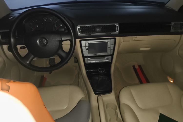 Used Volkswagen Passat 2009 1.8T Manual Luxury Model Center Console