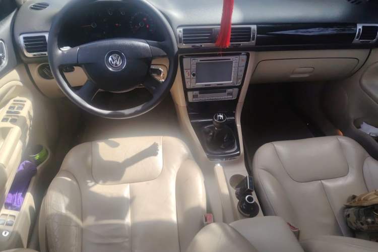 Used Volkswagen Passat 2009 2.0L MFI Manual Luxury Edition Center Console