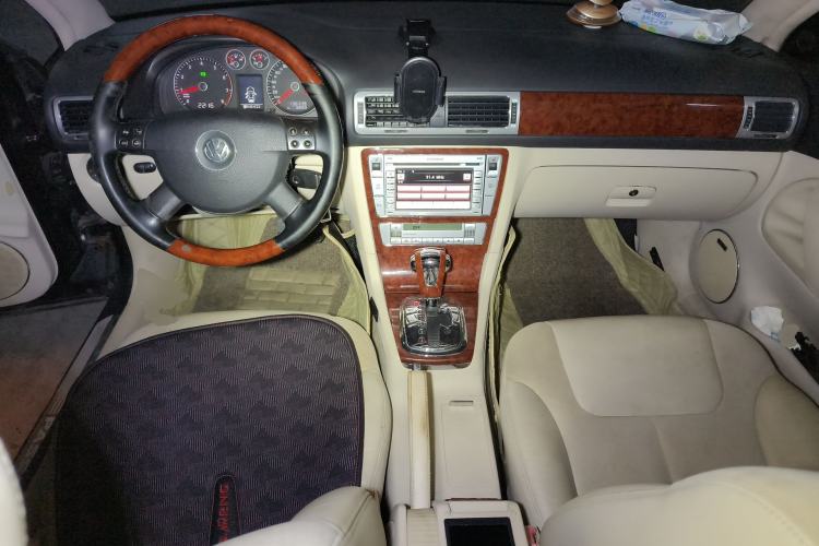 Used Volkswagen Passat 2009 1.8T Automatic Zunjie Model Center Console