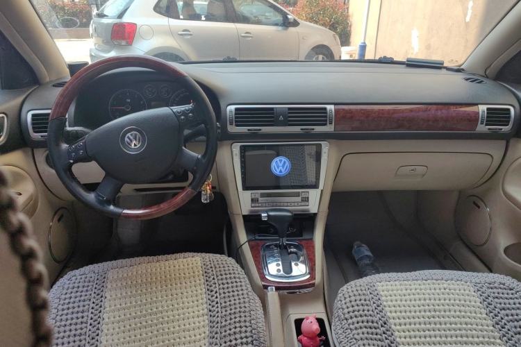 Used Volkswagen Passat 2009 1.8T Automatic Luxury Edition Center Console