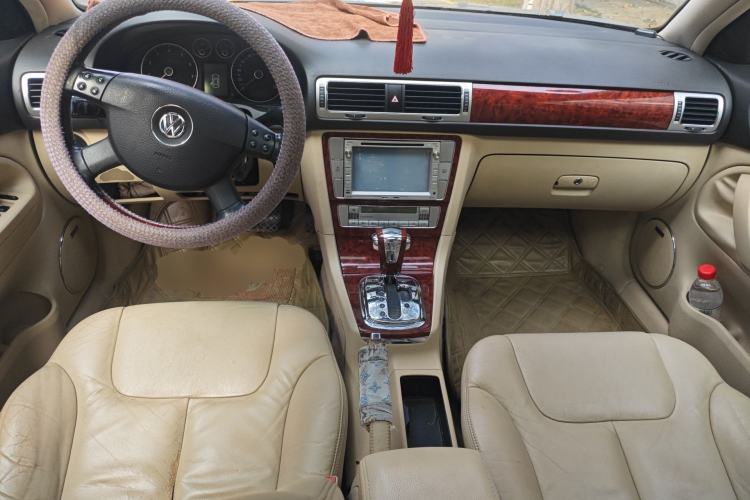 Used Volkswagen Passat 2009 1.8T Automatic Prestige Model Center Console