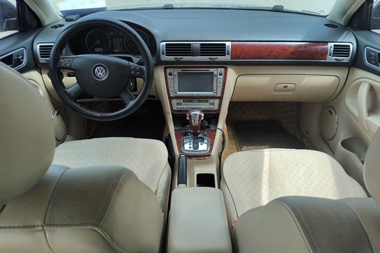 Used Volkswagen Passat 2009 1.8T Automatic Zunjie Model Center Console