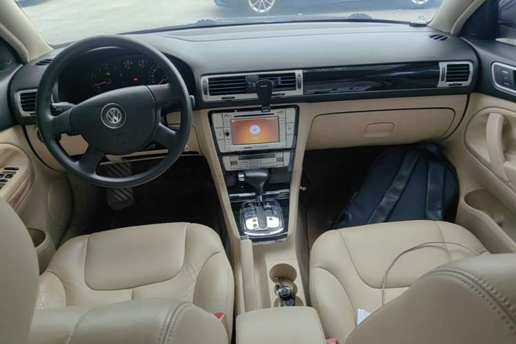 Used Volkswagen Passat 2009 1.8T Automatic Luxury Edition Center Console